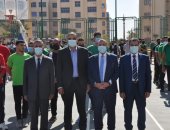 رئيس جامعة كفر الشيخ يشهد طابور عرض الكليات والأسر ببداية العام الدراسى.. صور