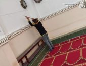 تعقيم مسجد كلية الحقوق جامعة الإسكندرية تزامنا مع بدء الدراسة.. صور