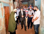 محافظ الغربية يتابع مشروعات "حياة كريمة" بقرية سندبسط بمركز زفتى