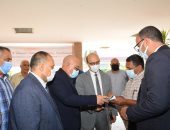 نائب رئيس جامعة أسيوط يتفقد سير العمل داخل عدد من قطاعات الجامعة