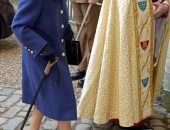 الملكة إليزابيث تستخدم عصا المشى لمساعدتها لأول مرة منذ 2004.. صور