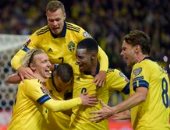 السويد تنتزع صدارة مجموعتها من إسبانيا بالفوز على اليونان