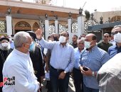 رئيس الوزراء يتفقد عددا من المشروعات بالأقصر .. صور