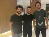 محمد صلاح يغادر القاهرة بصورة له رفقة عبد الله السعيد وحجازى