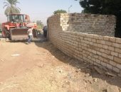 تنفيذ قرارى إزالة تعديات بناء على الأراضى الزراعية بمدينة الأقصر