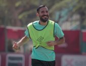 كواليس غرفة الملابس.. عن أزمة "كوع" صالح جمعة لمعلول فى مران الأهلي