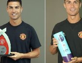 رونالدو يحتفل بتتويجه أفضل لاعب خلال شهر سبتمبر بصور مع الجوائز