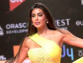 ياسمين صبرى بالأصفر ومايا دياب بإطلالة غريبة بقبعة ضخمة فى مهرجان الجونة