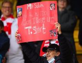 واتفورد ضد ليفربول.. مشجع يطلب قيمص صلاح.. ويؤكد: "أنت مثلى الأعلى"