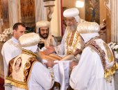 البابا تواضروس يمنح رتبة القمصية لـ 15 كاهنا بالإسكندرية.. تعرف عليهم