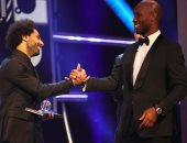 كاف يهنئ محمد صلاح بمعادلة رقم دروجبا بـ 104 أهداف في الدوري الإنجليزي