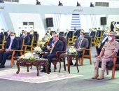 الرئيس السيسي خلال افتتاحه عددا من مشروعات إسكان بديل المناطق غير الآمنة: مصر خسرت 400 مليار دولار عام 2011.. وطرح قضية إعادة تنظيم الدعم هدفه التوفير الصح وبجد".. و"معايا دعم إلهى واللى بيتعمل مش بقدراتنا"