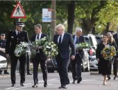 رئيس الوزراء البريطانى وزعيم العمال يضعان الزهور مكان مقتل النائب أميس..صور
