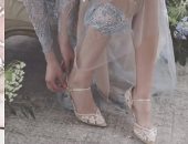 دانتيل وشفاف أو مزين بالزهور.. 5 تصميمات تسيطر على موضة أحذية زفاف 2022