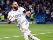 روبرتو كارلوس يرشح كريم بنزيما للتتويج بجائزة أفضل لاعب فى العالم 2021