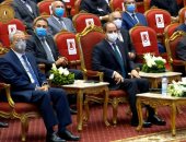 "واقع فريد".. الرئيس السيسي يشاهد فيلما تسجيليا خلال احتفال وزارة الأوقاف