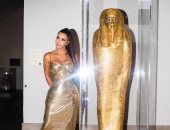 كيم كارداشيان وتابوت "نجم عنخ" الذهبى..كيف كشفت صورة لغز مومياء مصرية مسروقة