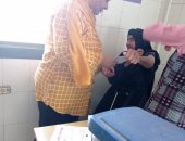 قافلة متنقلة بالمنشأة فى سوهاج لتطعيم سيدة مسنة عمرها 115 سنة ضد كورونا