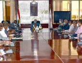 محافظ الأقصر: تذليل كافة المعوقات لتنفيذ مشروعات "حياة كريمة"