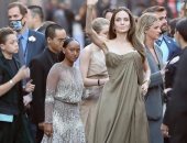 إنجلينا جولي تحضر افتتاح فيلمها Eternals بحضور أبنائها وابنتها زهرة تفاجئها