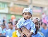 مسيحى يحرص على تصوير الاحتفال بالمولد النبوى بنقادة محافظة قنا