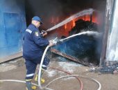 إخماد حريق التهم مخزن أدوات منزلية فى البدرشين دون إصابات.. صور