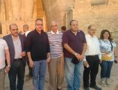 العنانى ورؤساء تحرير الصحف المصرية وسفراء دول أجنبية يشهدون تعامد الشمس بأبوسمبل.. صور