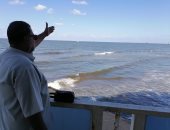 طقس خريفى على شاطئ بورسعيد.. الأهالى يستمتعون بنسيم البحر ورحلات الصيد. لايف