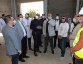 محافظ بنى سويف يتفقد مستشفى الواسطى المركزى ويتابع مشروع مخازن الأدوية 