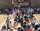 صورة اليوم.. إقبال سياحى عظيم للاستمتاع بسحر الحضارة فى معابد الكرنك بالأقصر