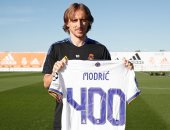 مودريتش يحتفل بالمباراة رقم 400 مع نادي ريال مدريد على طريقته الخاصة.. صورة