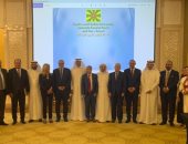 "العمل العربية" تقدم درع المنظمة للرئيس السيسى تقديرا لدعمه لقضايا التنمية