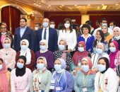 نبيلة مكرم ومحافظ بنى سويف يتفقدان مقر برنامج التوعية من مخاطر الهجرة غير الشرعية