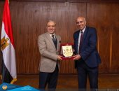 رئيس جامعة طنطا يكرم الدكتور عبد النبى قابيل لحصوله على المركز 22 عالميا