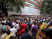 آلاف المعجبين يودعون النجم الهندي بونييت راجكومار بعد وفاته بأزمة قلبية
