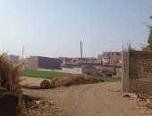 أهالى قرية مسرع بأسيوط يطالبون بتطوير الطريق.. ورئيس المدينة يرد