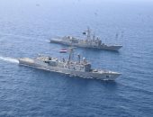 القوات البحرية المصرية والأمريكية تنفذان تدريبا عابرا بنطاق الأسطول الجنوبى