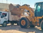 نظافة القاهرة ترفع تراكمات المخلفات بمحور محمد ذكى وشوارع التبين