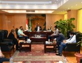 محافظ الفيوم يوجه بإصدار تراخيص المشروعات الجديدة وتوفيق أوضاع القائمة 
