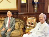 سفير عُمان بالقاهرة يبحث مع نظيره الفرنسي تعزيز العلاقات بين مسقط وباريس