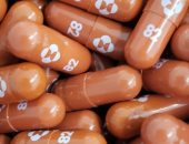 بلومبرج: بريطانيا توافق على أول دواء لعلاج أعراض كورونا فى المنزل