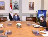 الرئيس السيسى يستعرض نماذج تطوير مجمع التحرير.. صور 