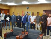 رئيس جامعة دمياط يكرم 8 من أبناء الجامعة المتفوقين رياضيا