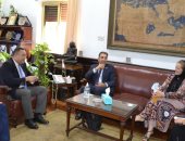 رئيس جامعة الإسكندرية يبحث مع عميد هندسة جامعة ليفربول سبل التعاون