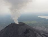ثوران بركان أناك كراكاتاو الإندونيسى وأعمدة الرماد تتصاعد لارتفاع 3 كيلو مترات