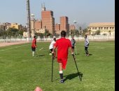 مش هتصدق.. بيلعبوا كرة القدم برجل واحدة.. مهارات منتخب مصر لاصحاب القدم الواحدة