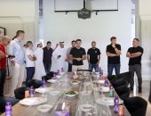 تشافى يودع لاعبى السد القطرى قبل بدء مهمته مع برشلونة.. صور 