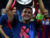 تشافى يحتفل بتوليه مهمة تدريب برشلونة: "سأعود إلى نادى حياتى"