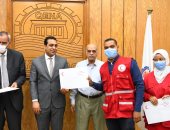 نائب محافظ قنا يكرم متطوعى جمعية الهلال الأحمر لمشاركتهم الفعالة فى صقر 87