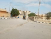 تنفيذ حملات نظافة للتخلص من المخلفات والرمال بشوارع مدينة الحسنة بوسط سيناء